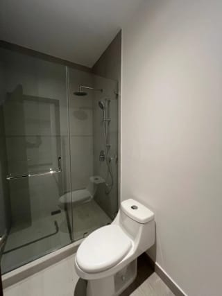Spazio Residencias Z15, 3 Dormitorios, 139 MTS2 Dormitorio de Servicio $2,000 Incluye Mantenimiento E Iva — Apartamento en Alquiler en Zona 15, Guatemala, Ciudad — miniatura 7 de 13