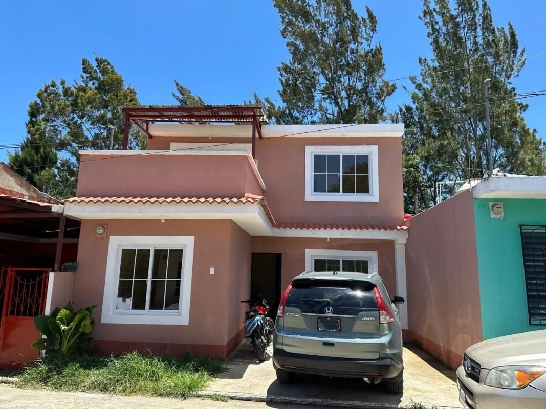Casa en Venta en Fraijanes, Dentro de Garita, KM 27 — Casa en Venta en Carretera a El Salvador, Guatemala, Ciudad — foto 1 de 12