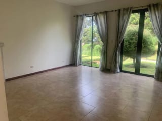 Renta-preciosa Casa 2 Niveles en Lazos de Fraijanes — Casa en Alquiler en Lazos de Fraijanes, Carretera a El Salvador, Guatemala, Ciudad — miniatura 15 de 17