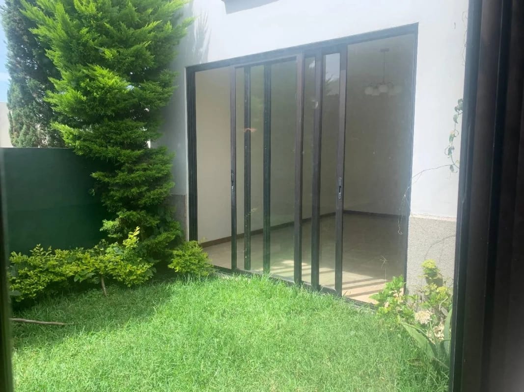 Renta-preciosa Casa 2 Niveles en Lazos de Fraijanes — Casa en Alquiler en Lazos de Fraijanes, Carretera a El Salvador, Guatemala, Ciudad — foto 13 de 17