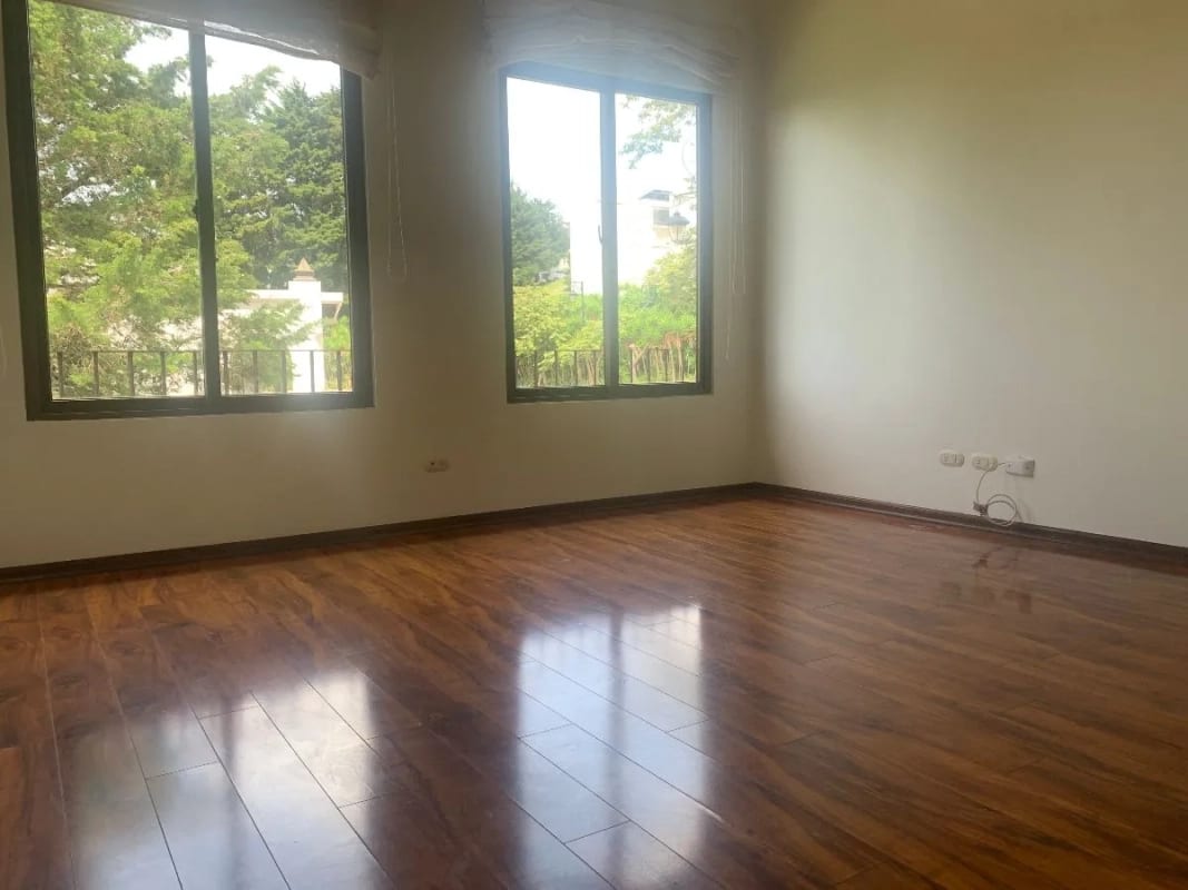 Renta-preciosa Casa 2 Niveles en Lazos de Fraijanes — Casa en Alquiler en Lazos de Fraijanes, Carretera a El Salvador, Guatemala, Ciudad — foto 7 de 17