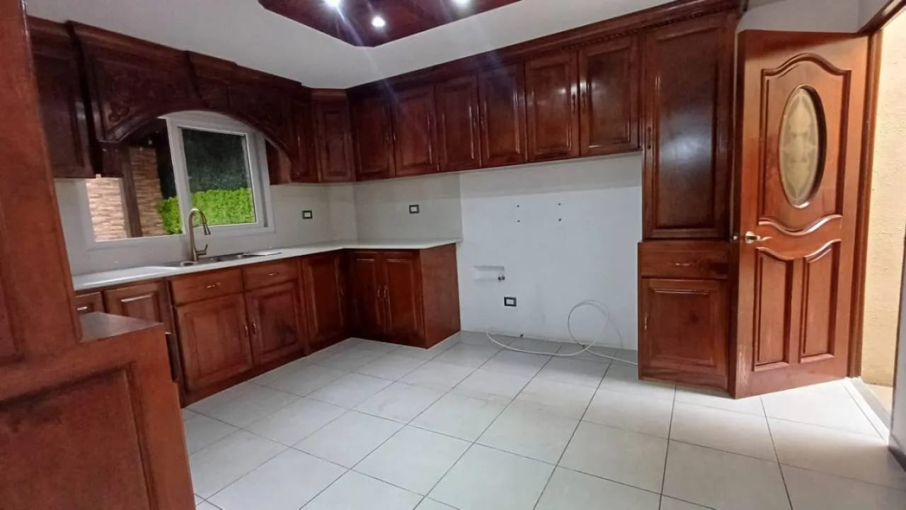 Casa en Venta - Cumbres de la Arboleda Km 21.5 — Casa en Venta en Cumbres de La Arboleda, Carretera a El Salvador, Guatemala, Ciudad — foto 8 de 12