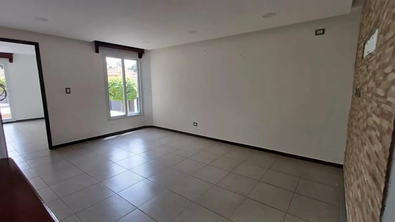 Casa en Venta - Cumbres de la Arboleda Km 21.5 — Casa en Venta en Cumbres de La Arboleda, Carretera a El Salvador, Guatemala, Ciudad — foto 7 de 12