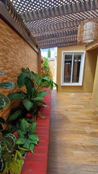 Casa en Venta - Cumbres de la Arboleda Km 21.5 — Casa en Venta en Cumbres de La Arboleda, Carretera a El Salvador, Guatemala, Ciudad — miniatura 2 de 12
