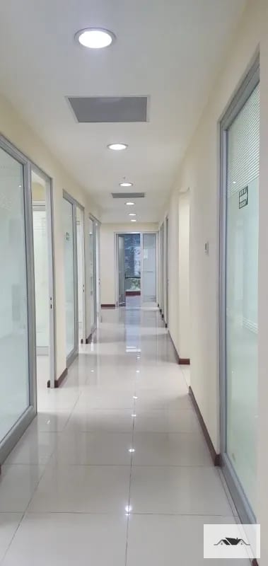 En Renta Amplia Oficina Zona 10, Edificio Reforma 10 Reforma Business Center — Oficina en Alquiler en Reforma 10 (Reforma Business Center), Zona 10, Guatemala, Ciudad — foto 1 de 10