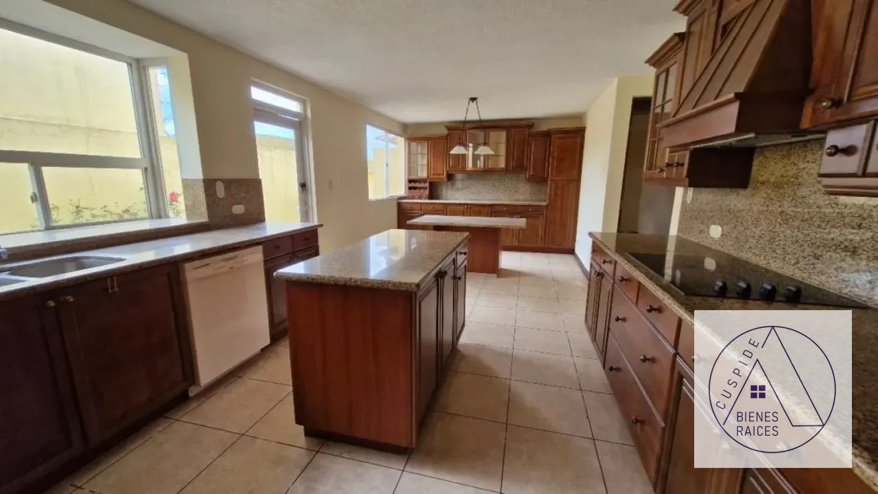 Carr. Salvador Parajes de Muxbal se vende casa amplia y de lujo — Casa en Venta en Carretera a El Salvador, Guatemala, Ciudad — foto 9 de 14