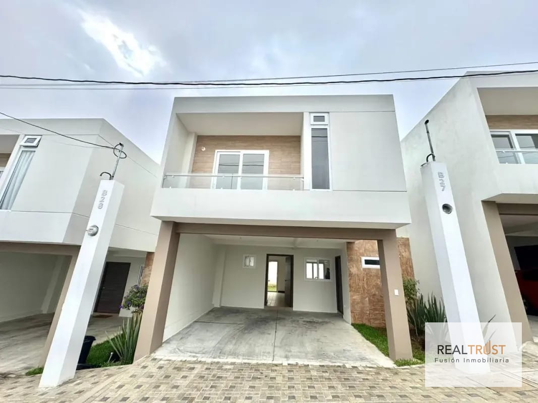 Linda casa en venta para estrenar en Bosques de Santa Elena. — Casa en Venta en Carretera a El Salvador, Guatemala, Ciudad — foto 1 de 16