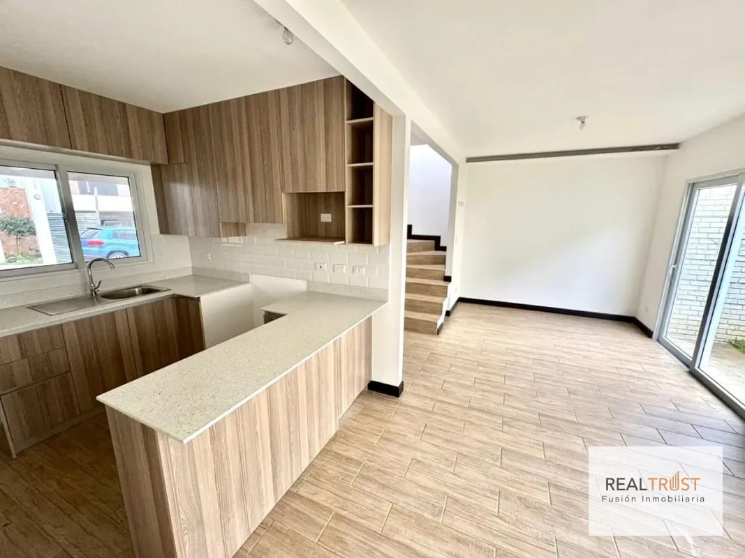 Linda casa en venta para estrenar en Bosques de Santa Elena. — Casa en Venta en Carretera a El Salvador, Guatemala, Ciudad — foto 15 de 16