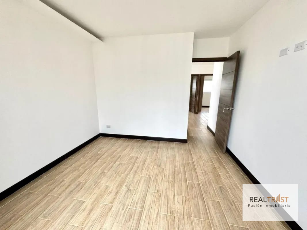 Linda casa en venta para estrenar en Bosques de Santa Elena. — Casa en Venta en Carretera a El Salvador, Guatemala, Ciudad — foto 12 de 16