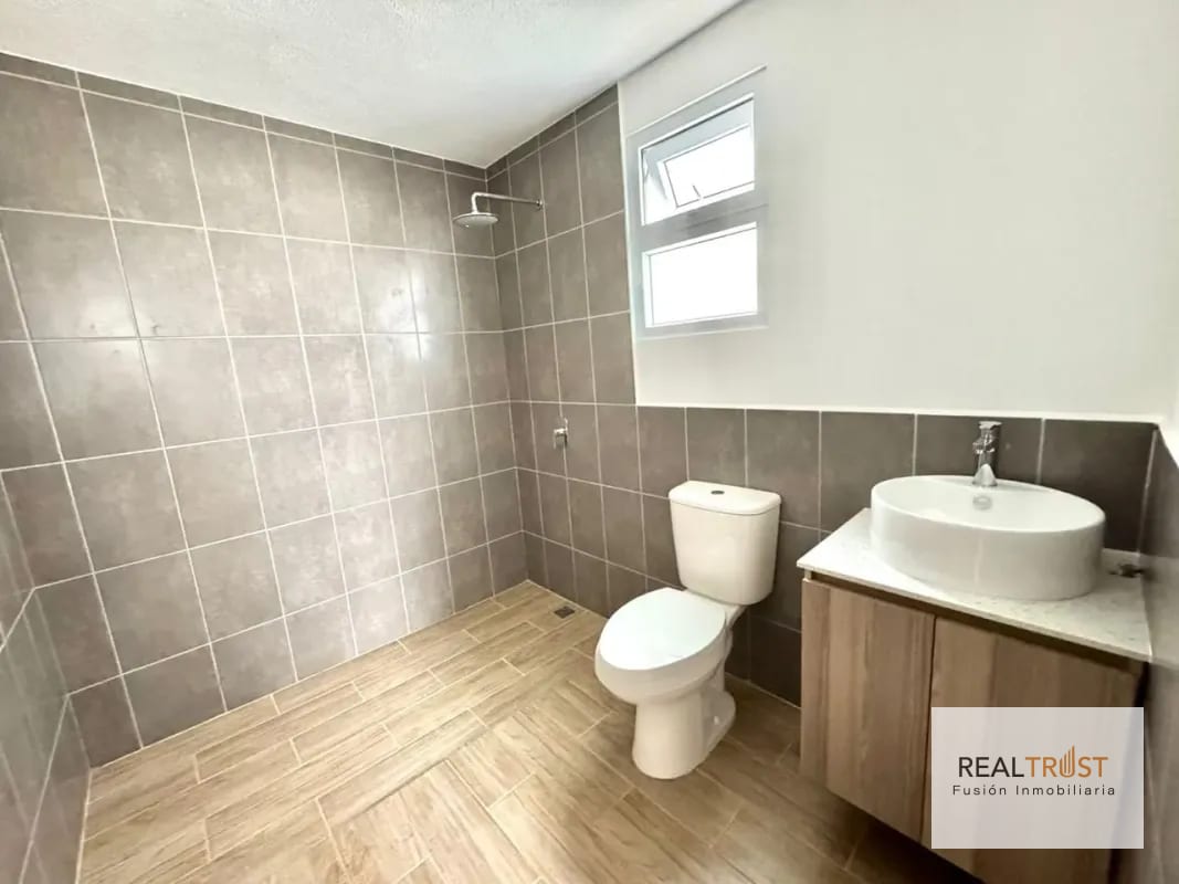 Linda casa en venta para estrenar en Bosques de Santa Elena. — Casa en Venta en Carretera a El Salvador, Guatemala, Ciudad — foto 11 de 16