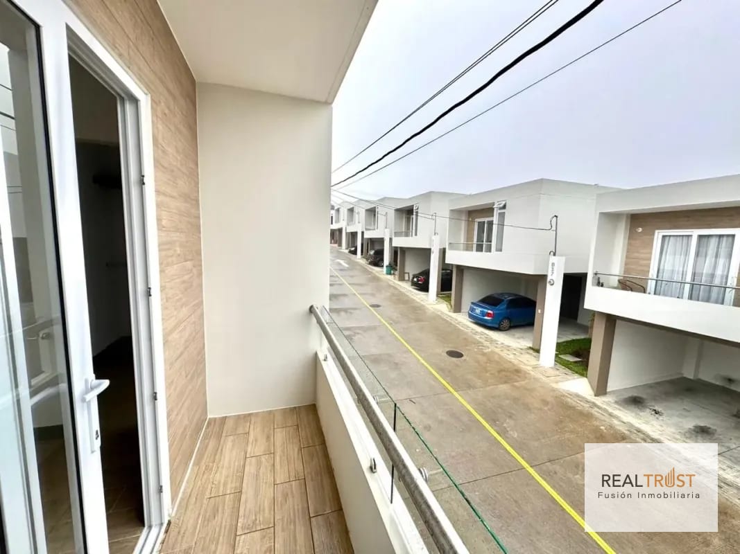 Linda casa en venta para estrenar en Bosques de Santa Elena. — Casa en Venta en Carretera a El Salvador, Guatemala, Ciudad — foto 9 de 16