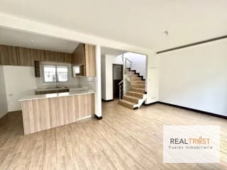 Linda casa en venta para estrenar en Bosques de Santa Elena. — Casa en Venta en Carretera a El Salvador, Guatemala, Ciudad — miniatura 8 de 16