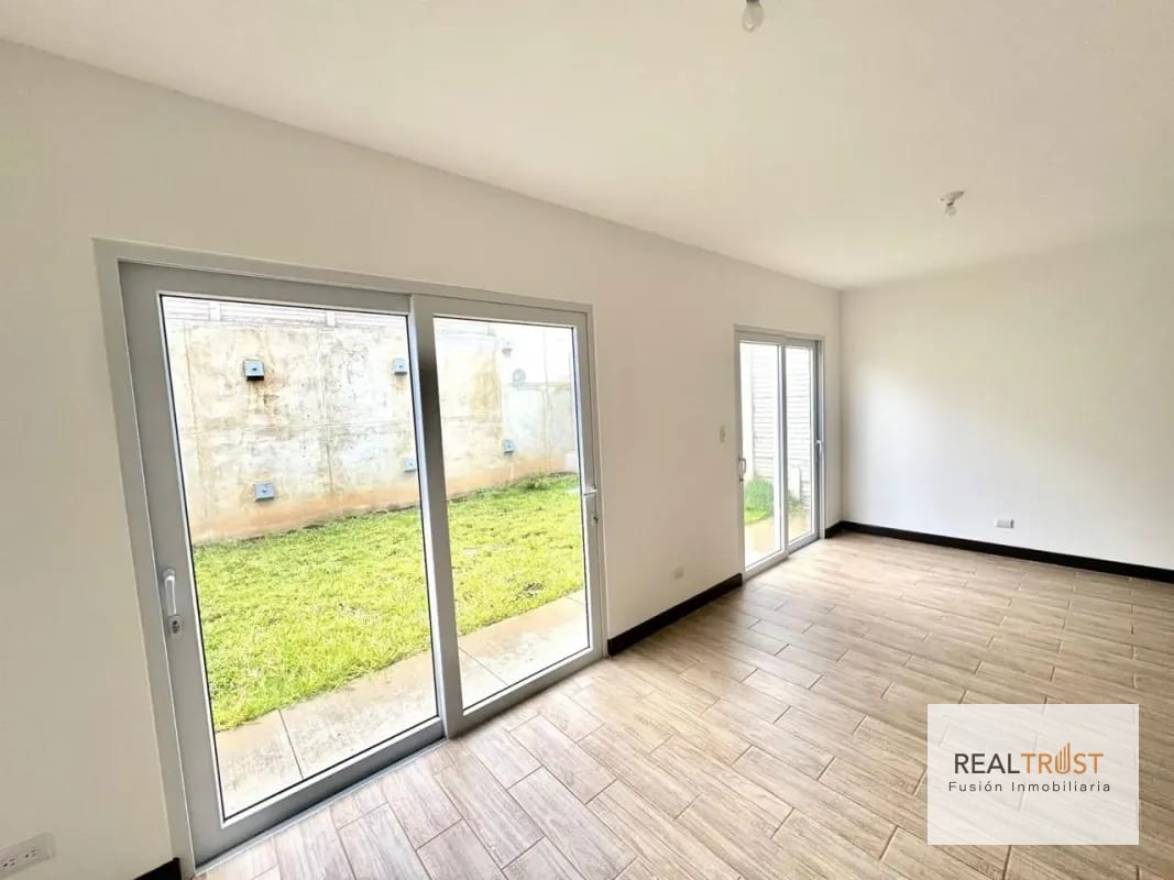 Linda casa en venta para estrenar en Bosques de Santa Elena. — Casa en Venta en Carretera a El Salvador, Guatemala, Ciudad — foto 4 de 16