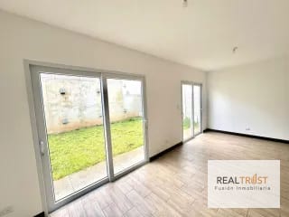 Linda casa en venta para estrenar en Bosques de Santa Elena. — Casa en Venta en Carretera a El Salvador, Guatemala, Ciudad — miniatura 4 de 16