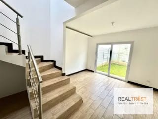 Linda casa en venta para estrenar en Bosques de Santa Elena. — Casa en Venta en Carretera a El Salvador, Guatemala, Ciudad — miniatura 3 de 16