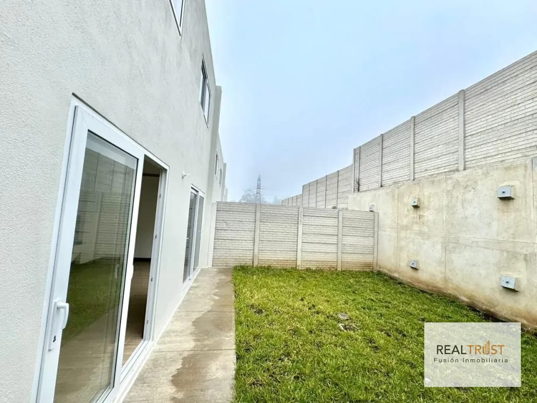 Linda casa en venta para estrenar en Bosques de Santa Elena. — Casa en Venta en Carretera a El Salvador, Guatemala, Ciudad — foto 2 de 16