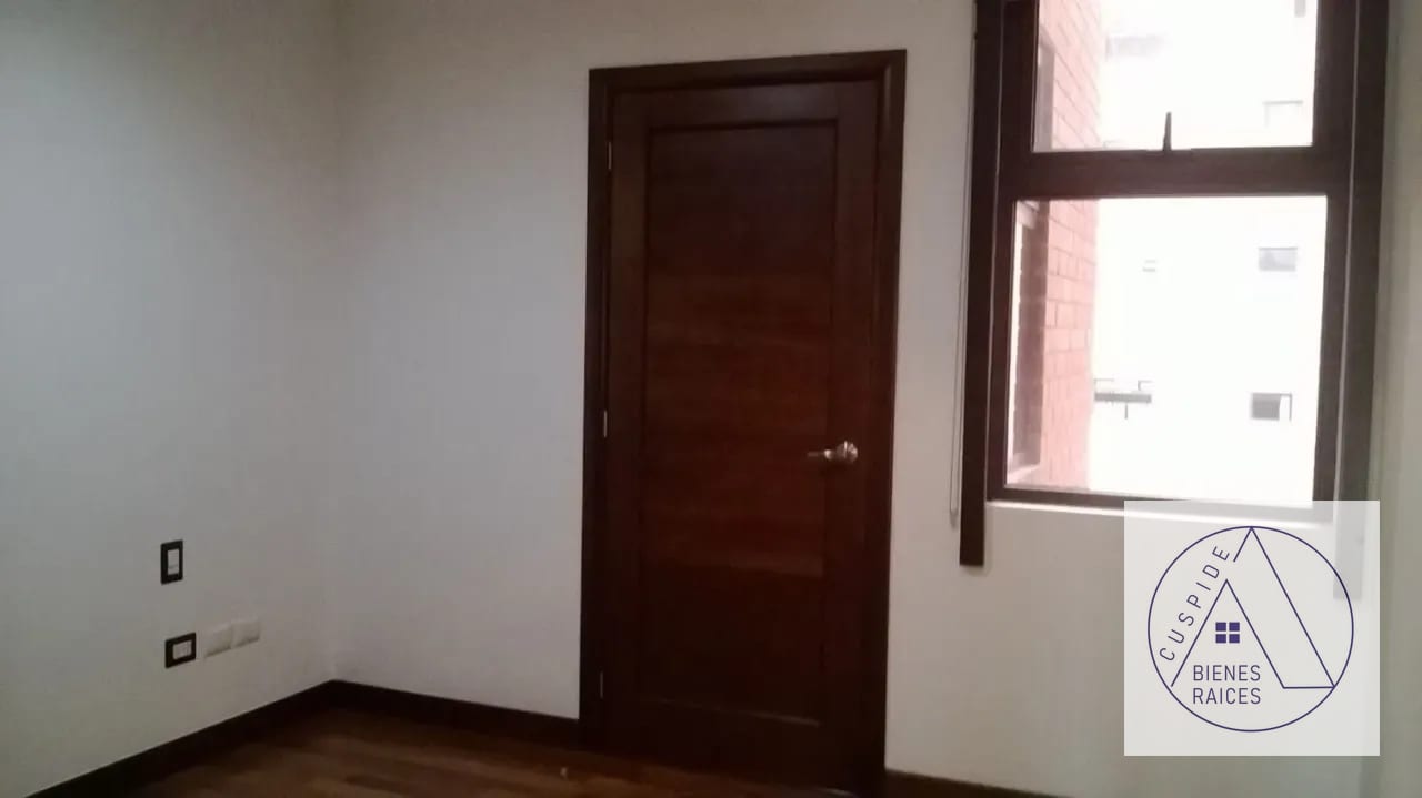Zona 10 Edificio Mirafiori Hermoso apartamento en Venta. — Apartamento en Venta en Zona 10, Guatemala, Ciudad — foto 7 de 9