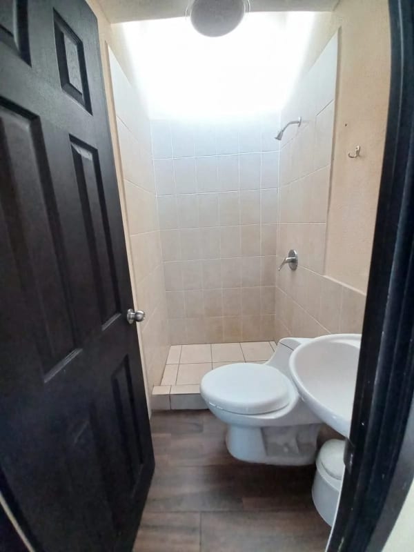 PRECIOSA CASA EN VENTA! 🏡 📍 A solo 5 minutos del cruce a Olmeca, Km 16.5 Carretera a El Salvador — Casa en Venta en Carretera a El Salvador, Guatemala, Ciudad — foto 7 de 13