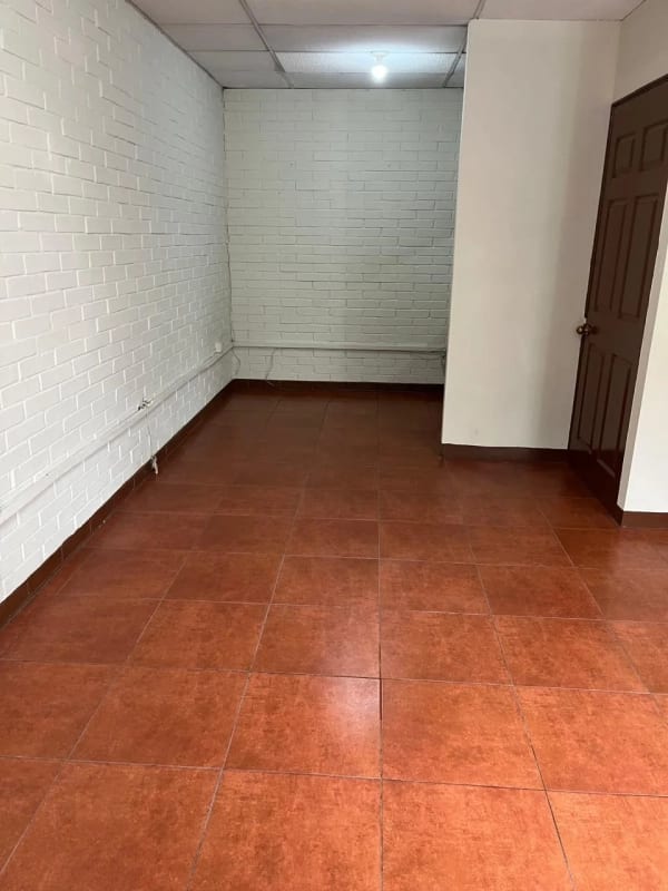 🏢 Oficina REMODELADA en renta – Zona 9 — Oficina en Alquiler en Zona 9, Guatemala, Ciudad — foto 2 de 8