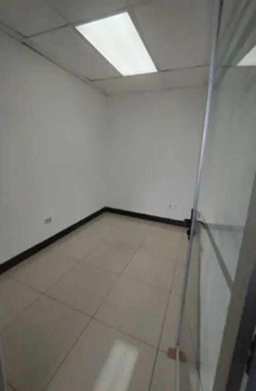 🏢 Oficina en Renta – Zona 13, Avenida Hincapié ¡Amplia, funcional y lista para usar! 📍 — Oficina en Alquiler en Zona 13, Guatemala, Ciudad — foto 5 de 7