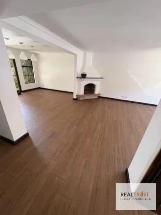 Casa en Venta Colinas de Arrazola km 17.5 Entrada a Olmeca — Casa en Venta en Carretera a El Salvador, Guatemala, Ciudad — miniatura 1 de 16