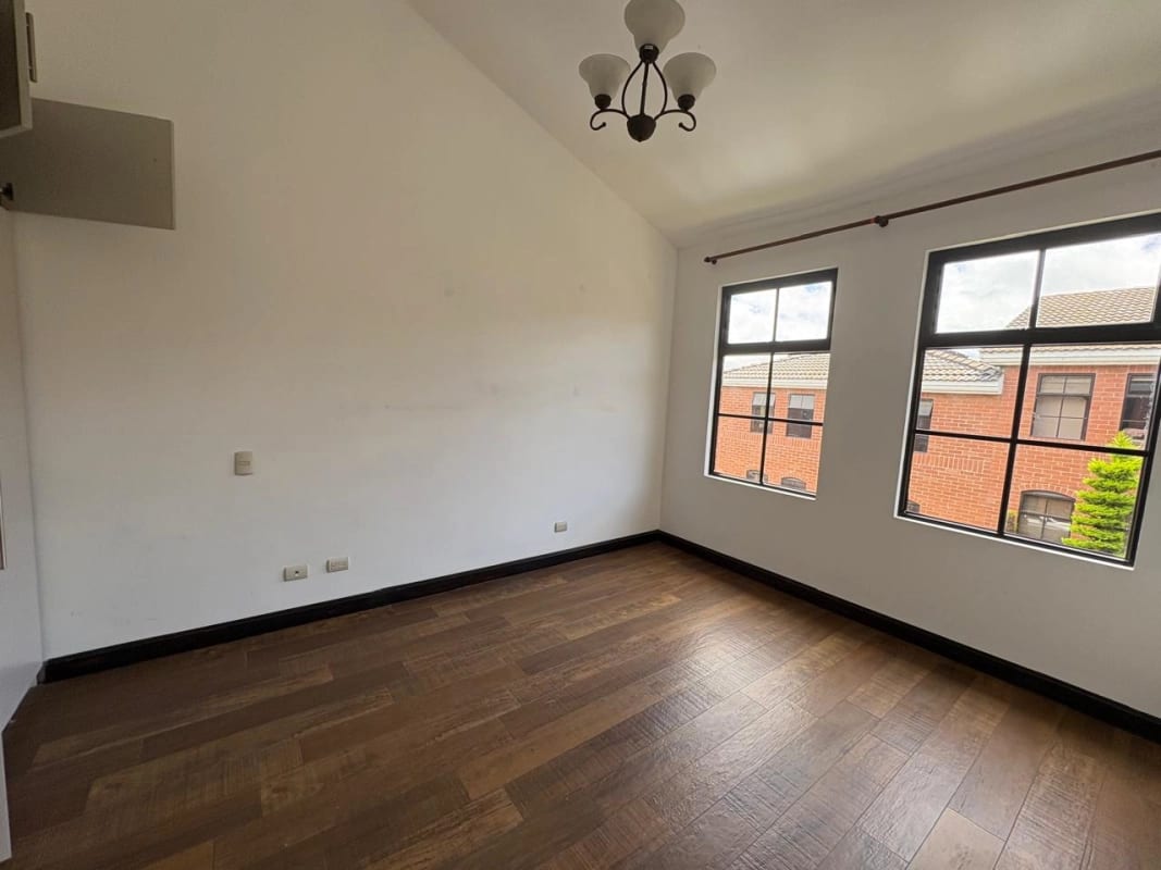 Casa en venta Colinas de Arrazola km 17.5 entrada a Olmeca — Casa en Venta en Carretera a El Salvador, Guatemala, Ciudad — foto 9 de 17