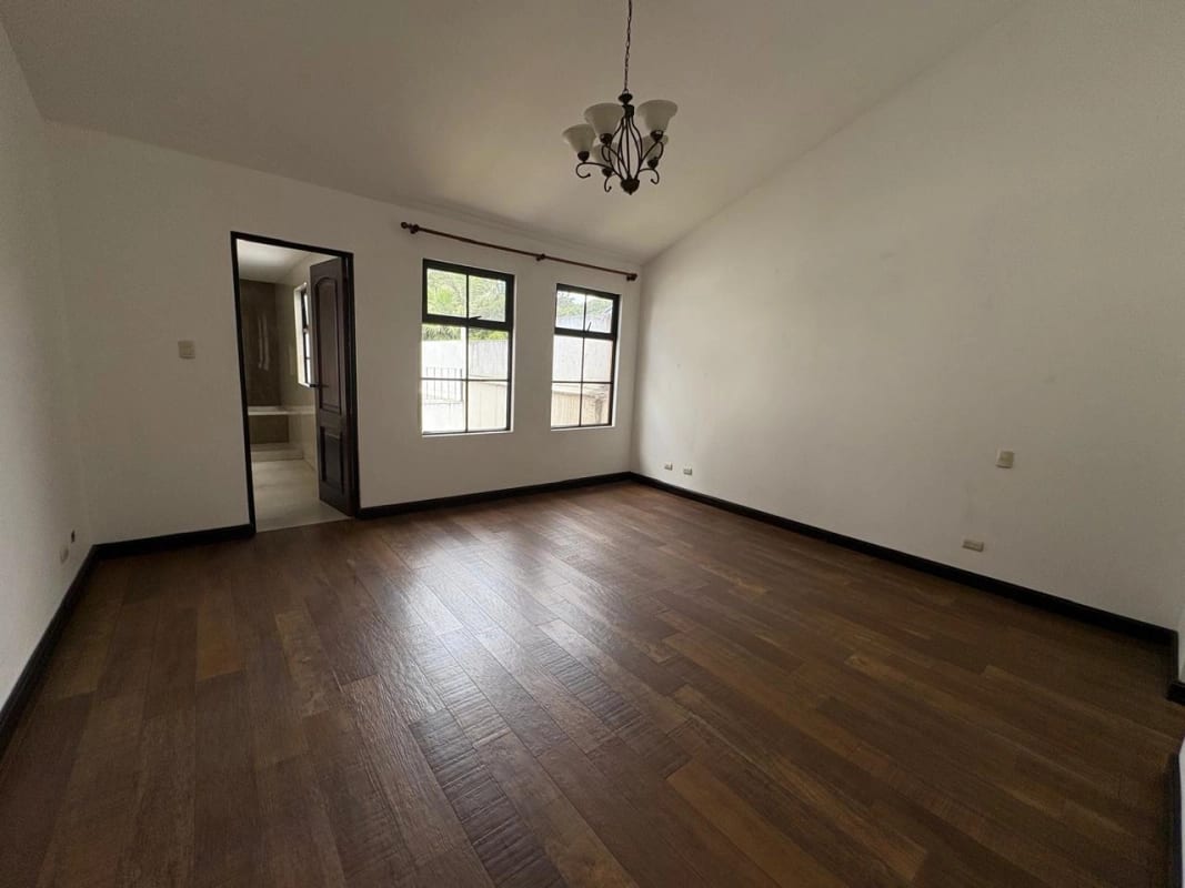 Casa en venta Colinas de Arrazola km 17.5 entrada a Olmeca — Casa en Venta en Carretera a El Salvador, Guatemala, Ciudad — foto 2 de 17