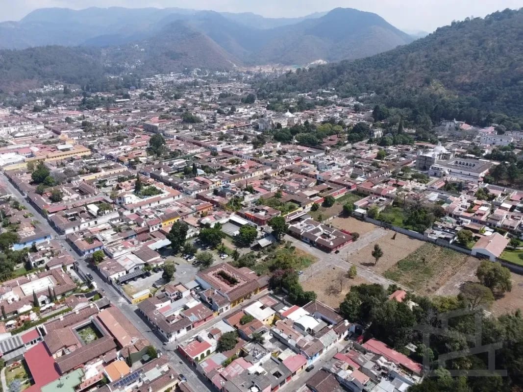 🏞️ ¡Oportunidad única de inversión en Antigua Guatemala! 🏞️ 📍 A solo 5 cuadras exactas del casco central — Terreno en Venta en Dentro del Casco, Antigua, Sacatepéquez — foto 2 de 4