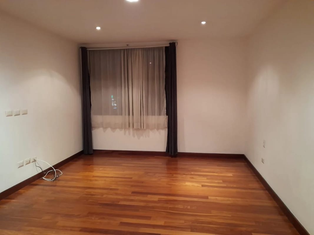 Apartamento en Venta, Mirafiori Zona 10, Guatemala — Apartamento en Venta en Mirafiori, Zona 10, Guatemala, Ciudad — foto 5 de 6