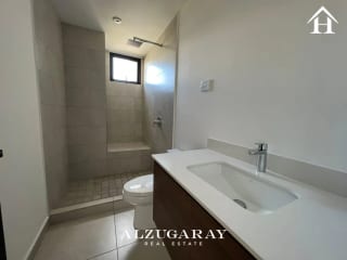 Apto Nivel Alto C/ Vista 2 Hab. / Edificio IQ10 Z.10 — Apartamento en Venta en Zona 10, Guatemala, Ciudad — miniatura 2 de 10
