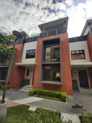 Casa en Venta en Zona 4 de Mixco — Casa en Venta en Zona 4 Mixco, Guatemala, Ciudad — miniatura 1 de 14