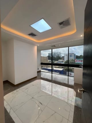 Clinicas/ofininas en Renta Edificio Renovati Zona 10 — Clínica en Alquiler en Zona 10, Guatemala, Ciudad — miniatura 1 de 6