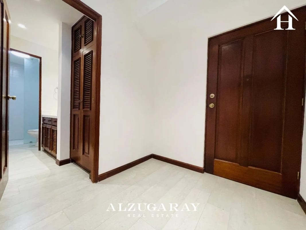 Apartamento Semiamueblado - a Metros de Futeca Zona 14 — Apartamento en Alquiler en Zona 14, Guatemala, Ciudad — foto 7 de 13