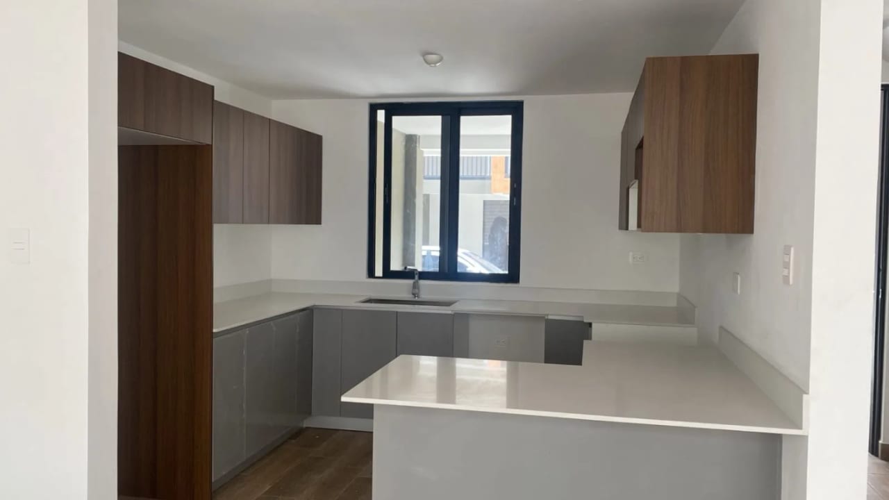 Linda Casa Nueva en Venta 3 Hab Zona 16 Laureles de San Isidro — Casa en Venta en Zona 16, Guatemala, Ciudad — foto 16 de 17
