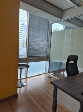 Oficina en renta Edificio Platina zona 10 — Oficina en Alquiler en Zona 10, Guatemala, Ciudad — miniatura 2 de 17