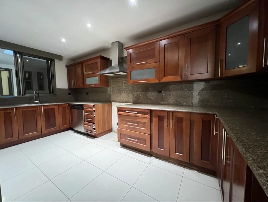 Venta de hermosa casa en condominio | El Prado Zona 10 — Casa en Venta en El Prado, Zona 10, Guatemala, Ciudad — foto 14 de 17