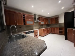 Venta de hermosa casa en condominio | El Prado Zona 10 — Casa en Venta en El Prado, Zona 10, Guatemala, Ciudad — miniatura 13 de 17