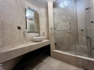 Venta de hermosa casa en condominio | El Prado Zona 10 — Casa en Venta en El Prado, Zona 10, Guatemala, Ciudad — miniatura 4 de 17