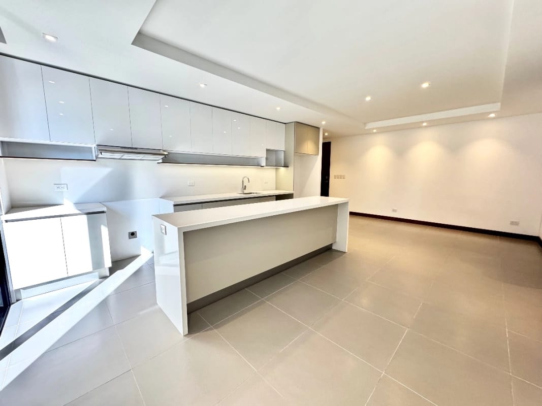 Apartamento de 3 dormitorios + cuarto de servicio en venta en zona 13 — Apartamento en Venta en Zona 13, Guatemala, Ciudad — foto 1 de 12