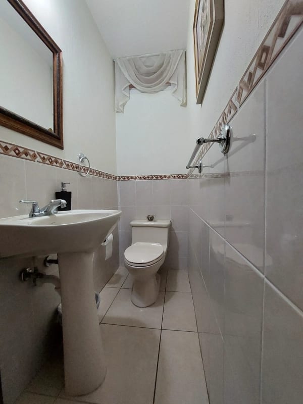 Venta de Casa Amueblada en Km 16.5 Carr. Olmeca — Casa en Venta en Villas de Santa Mónica, Carretera a El Salvador, Guatemala, Ciudad — foto 9 de 12