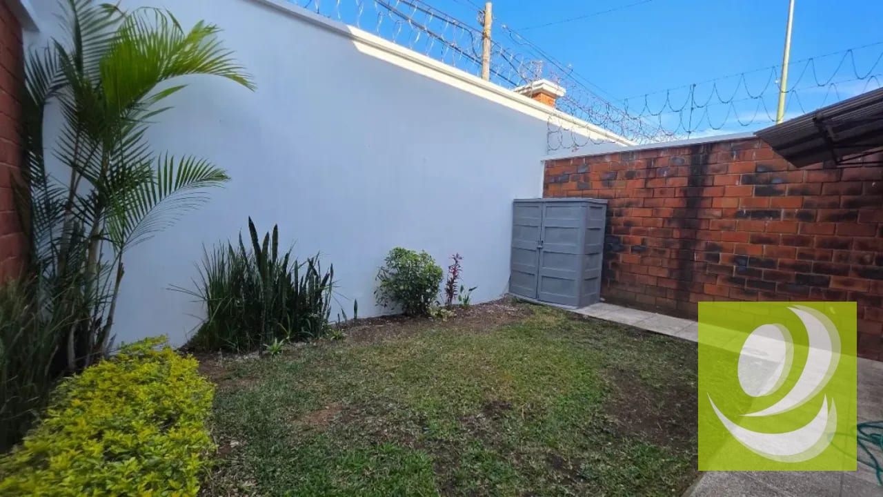 Casa Residencial en Venta en Z3 Jardines de las Dalias — Casa en Venta en Zona 3 Mixco, Guatemala, Ciudad — foto 2 de 12