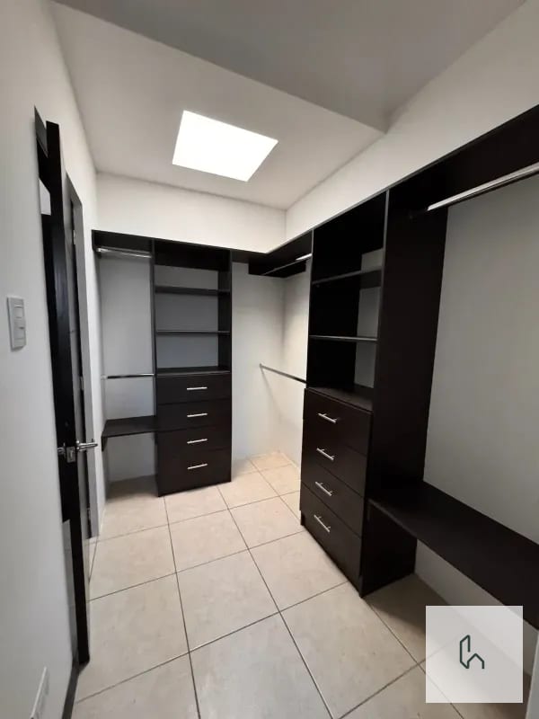 Venta de Amplia Casa en Vistas de San Isidro Z.16 — Casa en Venta en Vistas de San Isidro, Zona 16, Guatemala, Ciudad — foto 9 de 11