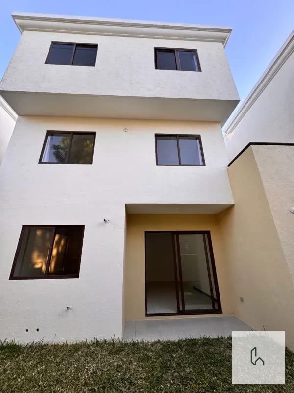 Venta de Amplia Casa en Vistas de San Isidro Z.16 — Casa en Venta en Vistas de San Isidro, Zona 16, Guatemala, Ciudad — foto 5 de 11