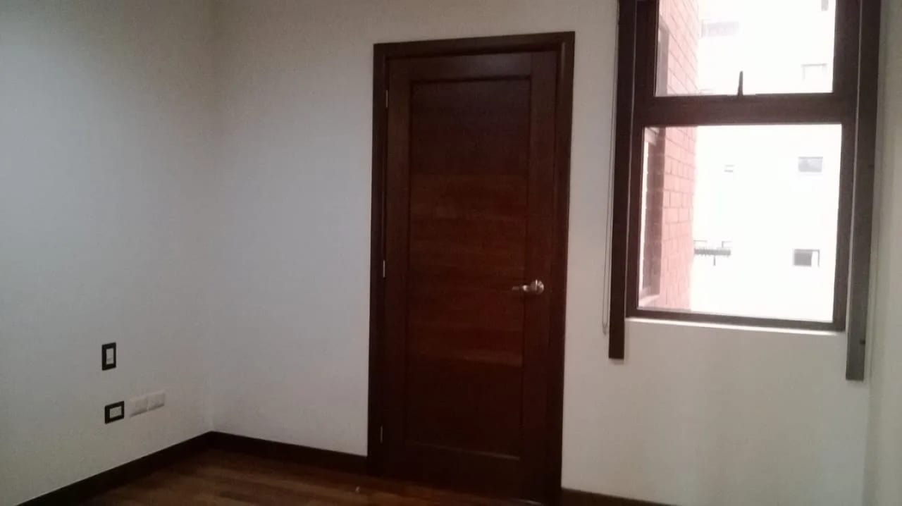 Apto. en Venta en Edificio Zona 10. — Apartamento en Venta en Zona 10, Guatemala, Ciudad — foto 8 de 17