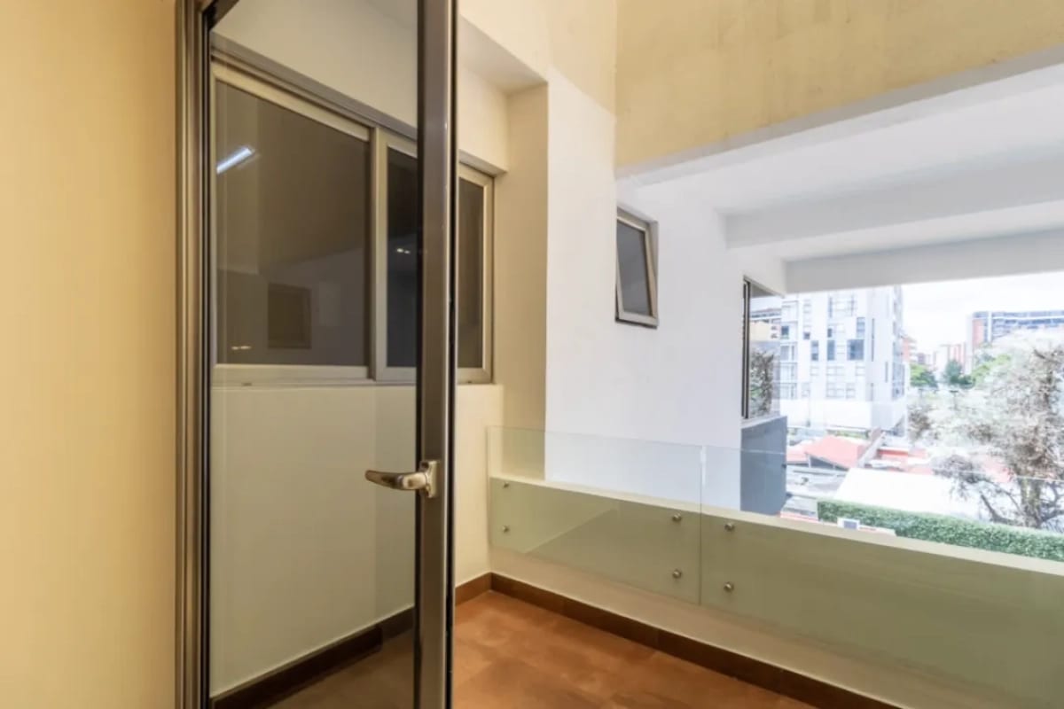 Apartamento en Alquiler | Edificio Cobella | Zona 14 | Amueblado y con balcón — Apartamento en Alquiler en Zona 10, Guatemala, Ciudad — foto 4 de 7