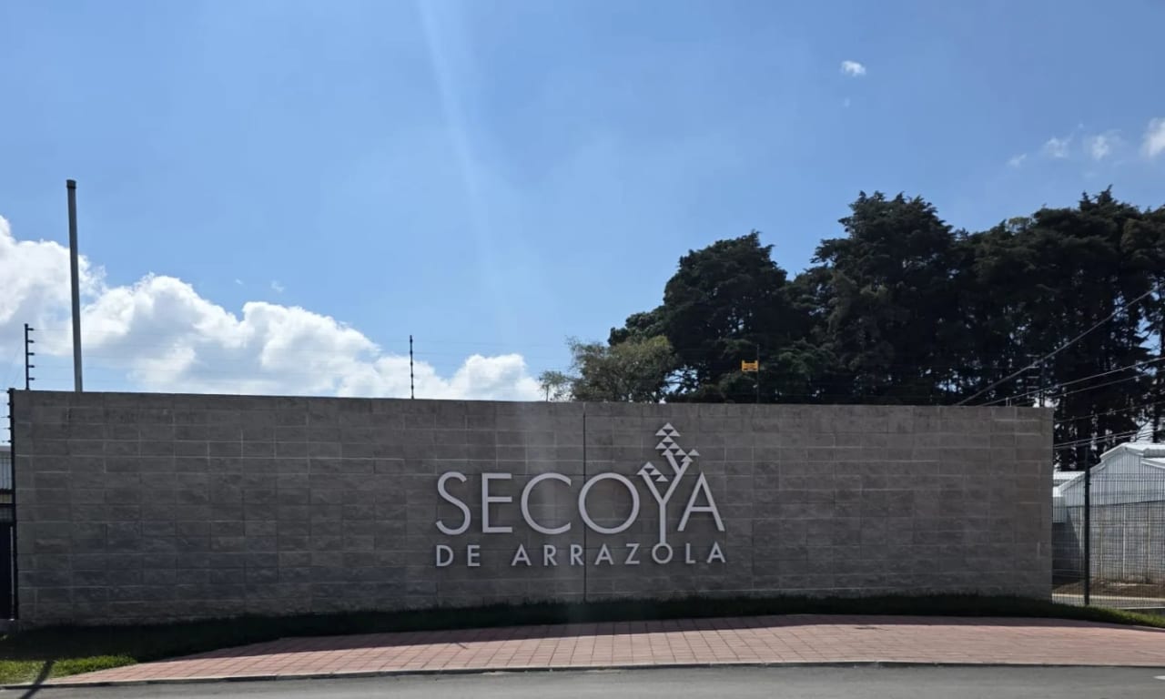 Casa en Venta – Condominio Secoya de Arrazola | CAES KM. 16.5 — Casa en Venta en Carretera a El Salvador, Guatemala, Ciudad — foto 1 de 16