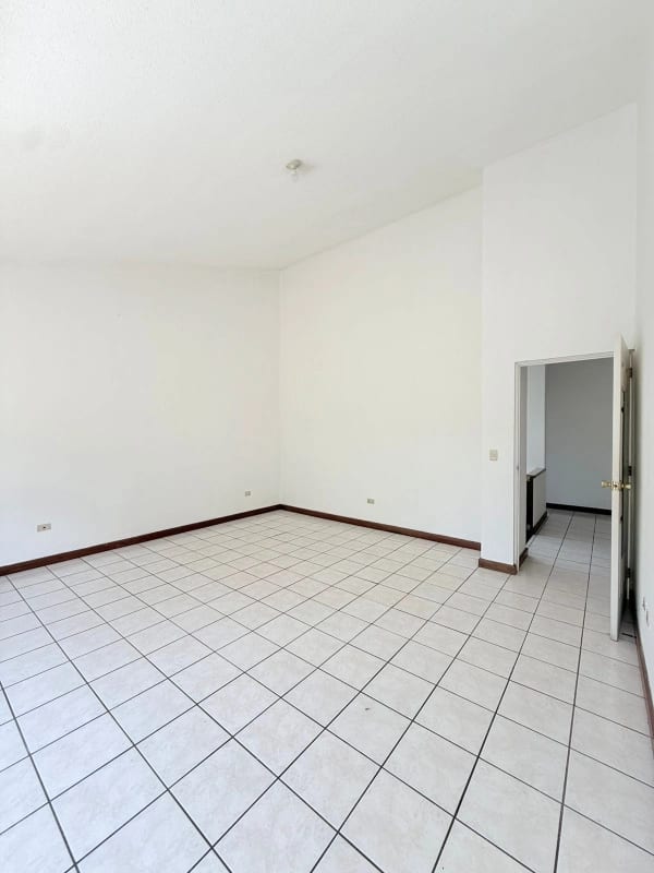 Casa en Venta — Casa en Venta en Vistas de Kanajuyú, Zona 16, Guatemala, Ciudad — foto 2 de 10