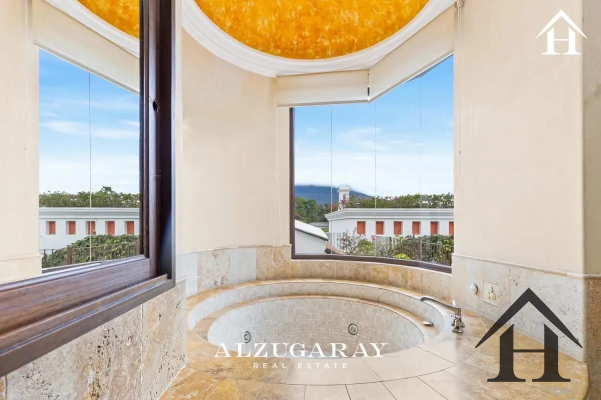 casa de lujo amueblada con piscina Cond Antigua Guatemala — Casa en Venta en Bosques de Antigua, Antigua, Sacatepéquez — foto 4 de 9