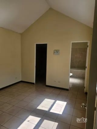 Condado Naranjo, casa Navarra dentro de Alameda Norte Q2,800,000 — Casa en Venta en Condado Naranjo, Zona 4 Mixco, Guatemala, Ciudad — miniatura 5 de 14
