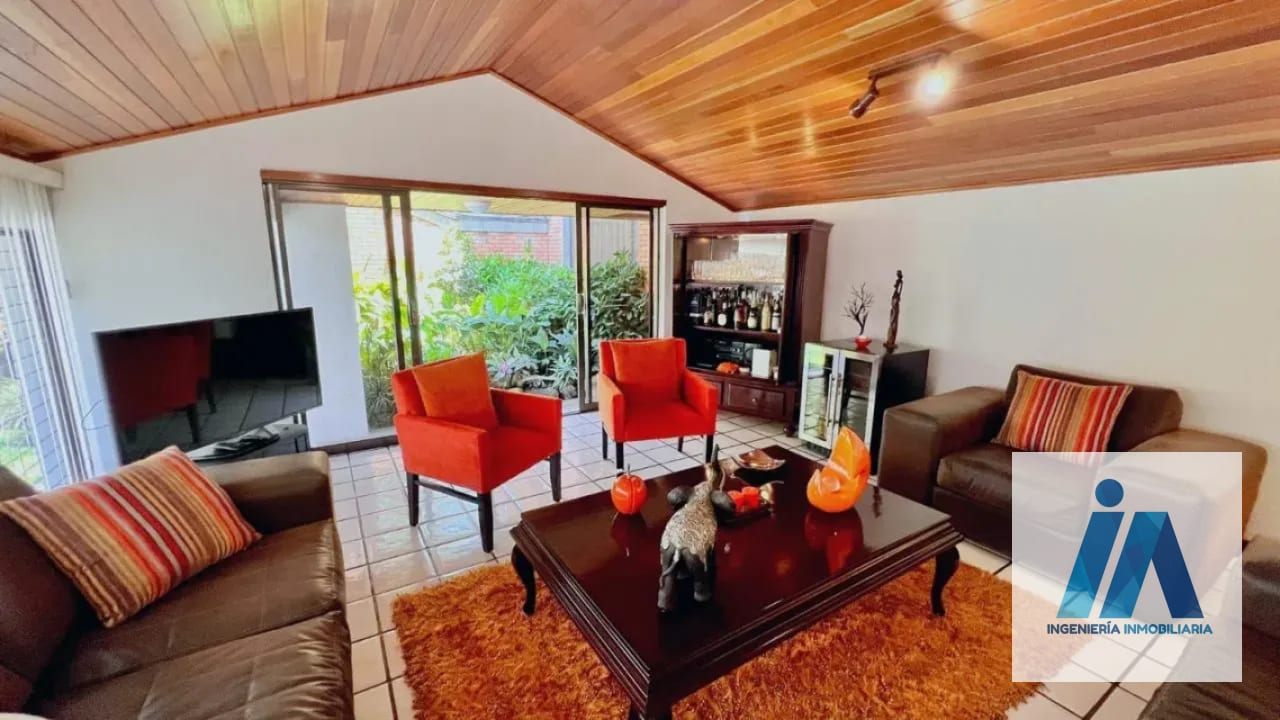 CASA EN VENTA📍Área residencial, Zona 15 por San Lázaro | Fuera de garita — Casa en Venta en Zona 15, Guatemala, Ciudad — foto 12 de 14